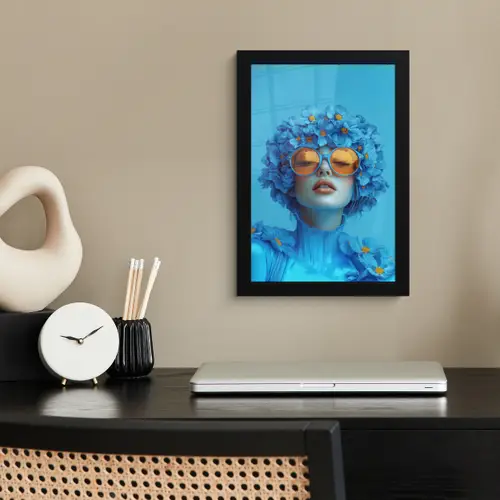 Vrouw - Bloem - Blauw - Modern - Bril - Portret fotolijst zwart zonder passe partout klein -sfeer1