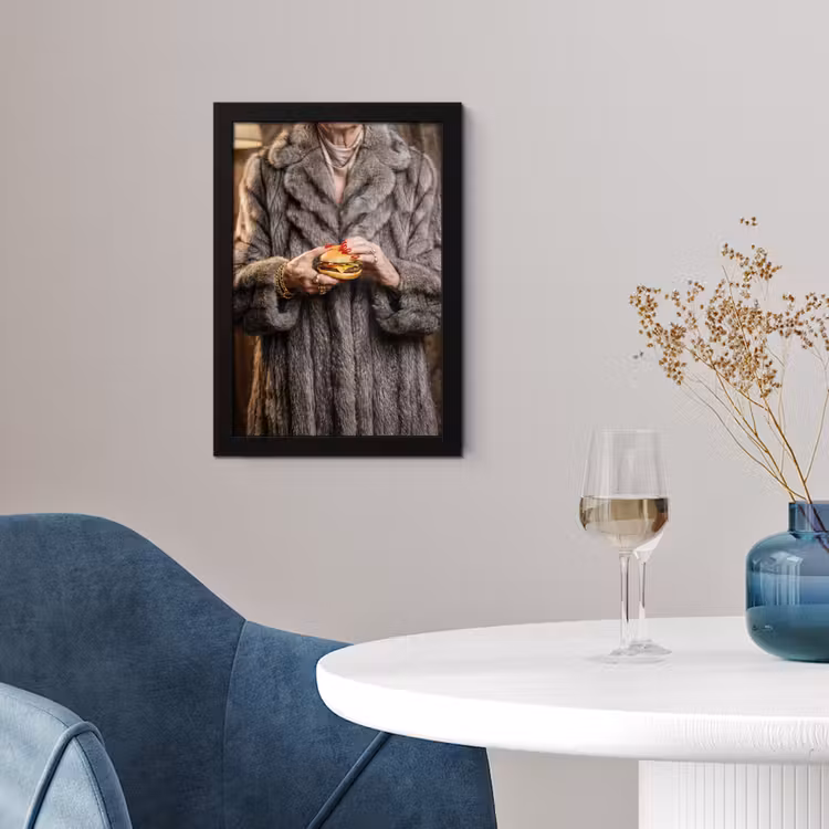 Vrouw - Hamburger - Bontjas fotolijst zwart zonder passe partout klein -sfeer4