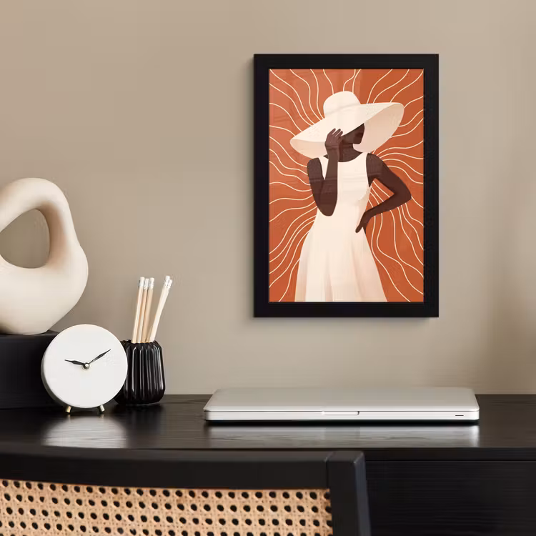 Vrouw - Hoed - Portret - Modern - Beige fotolijst zwart zonder passe partout klein -sfeer1