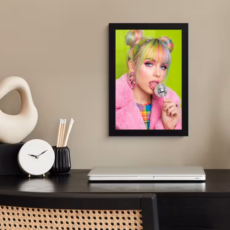 Vrouw - Kleurrijk haar - Pop art - Modern - Levendig fotolijst zwart zonder passe partout klein -sfeer1