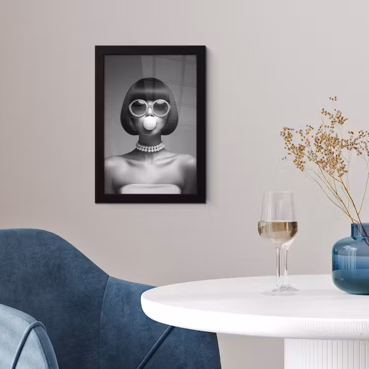 Vrouw - Zwart Wit - Ketting - Zonnebril fotolijst zwart zonder passe partout klein -sfeer4