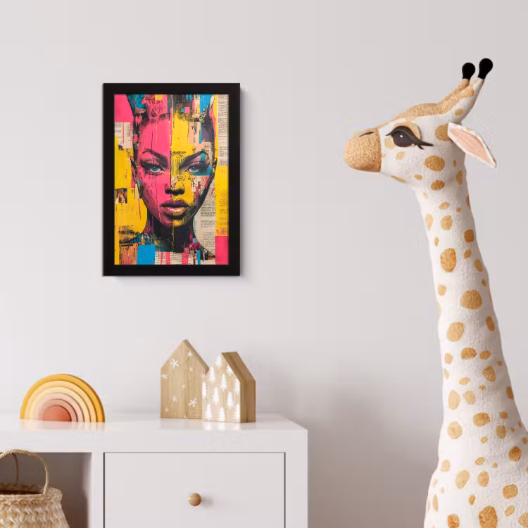 Vrouwengezicht - Krantenpapier - Abstract - Roze fotolijst zwart zonder passe partout klein -usfeer4_kinderkamer