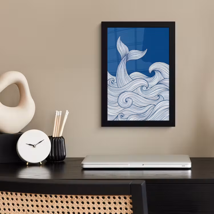 Walvis - Staart - Golven - Lijntekening - Blauw fotolijst zwart zonder passe partout klein -sfeer1
