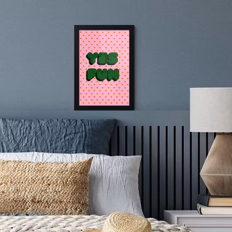 Yes fun - Groen - Roze - Stippen fotolijst zwart zonder passe partout klein -sfeer3