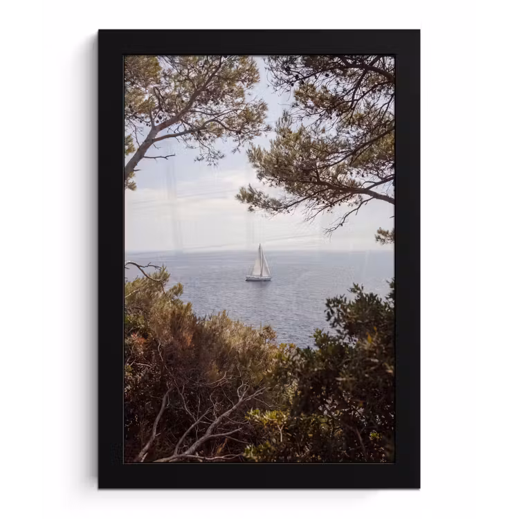 Poster met lijst - Zeilboot - bomen - water - Zeilboot - bomen - water fotolijst zwart zonder passe partout klein
