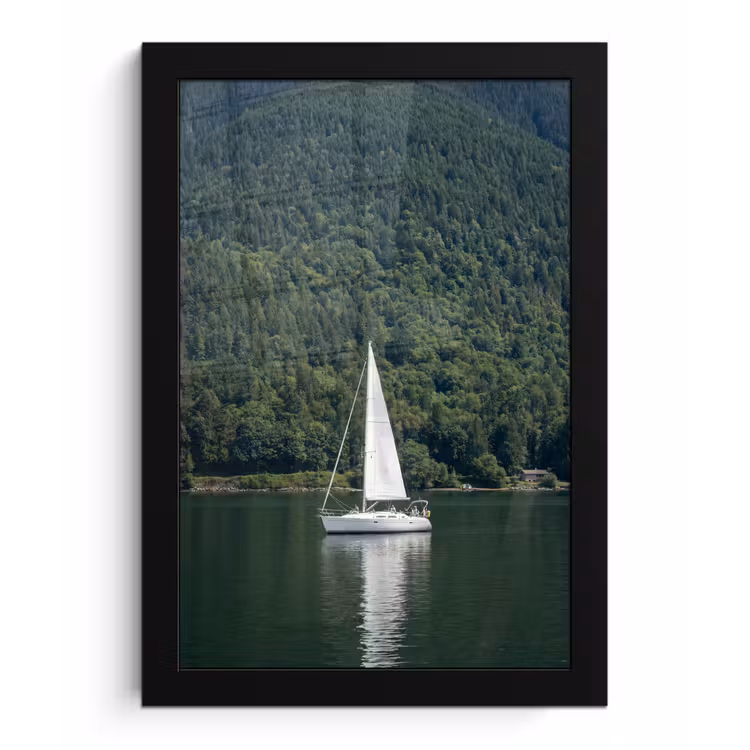 Zeilboot - Water - Bergen - Natuur - Groen fotolijst zwart zonder passe partout klein -3d