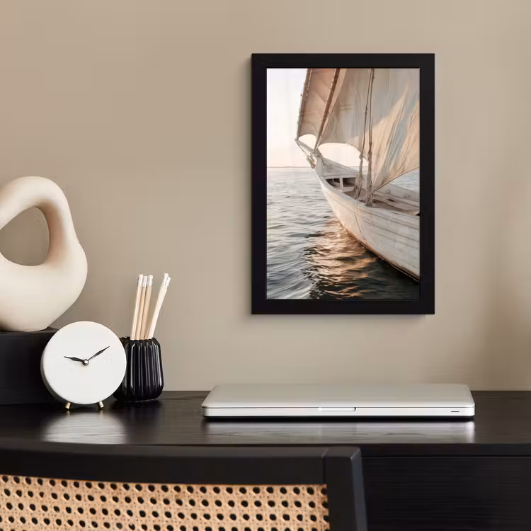 Zeilboot - Zee - Beige - Zon fotolijst zwart zonder passe partout klein -sfeer1