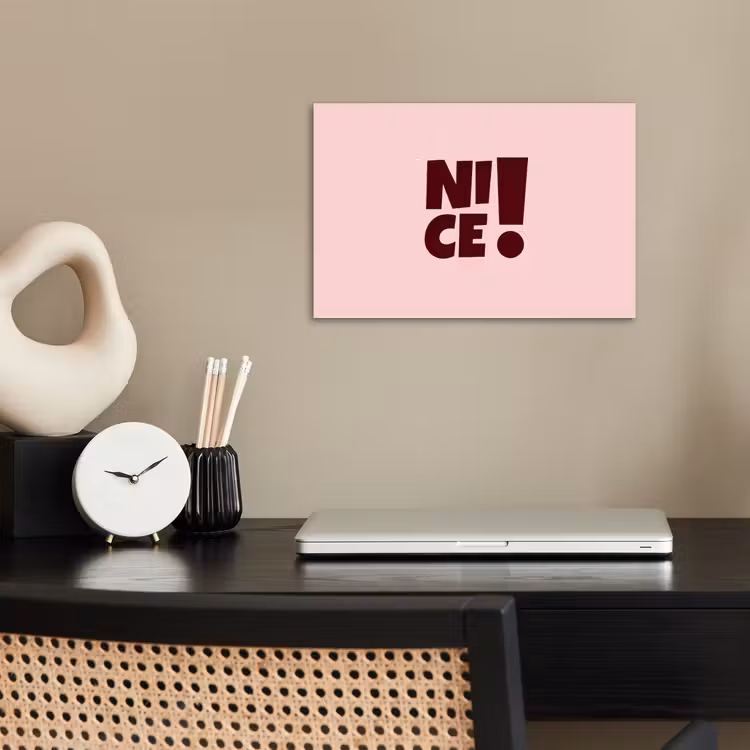 Nice - Uitroepteken - Roze poster papier klein -sfeer1