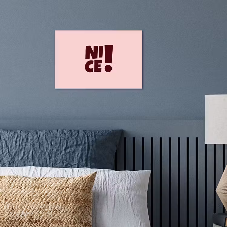 Nice - Uitroepteken - Roze poster papier klein -sfeer2