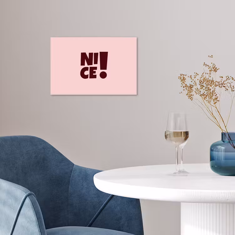 Nice - Uitroepteken - Roze poster papier klein -sfeer3