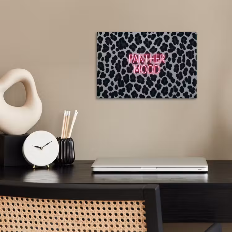 Panterprint - Zwart - Neonletters - Roze poster papier klein -sfeer1