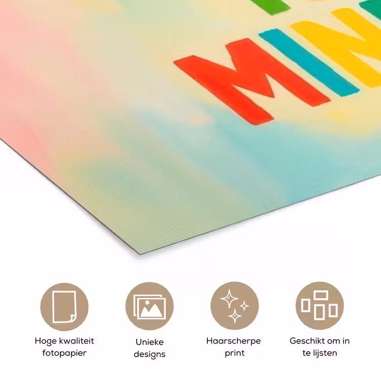 Quote - Lucky - Regenboogkleuren poster papier klein -closeup_NL