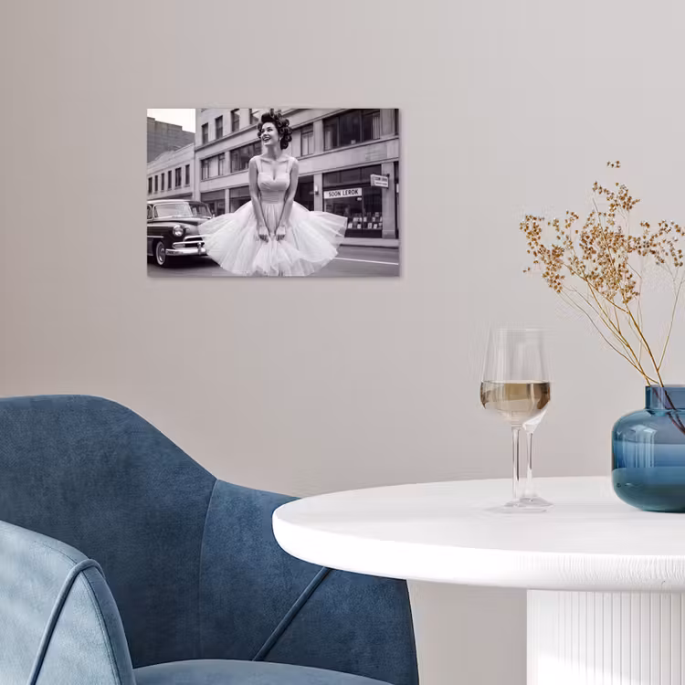 Retro - Vrouw - Zwart - Wit poster papier klein -sfeer3