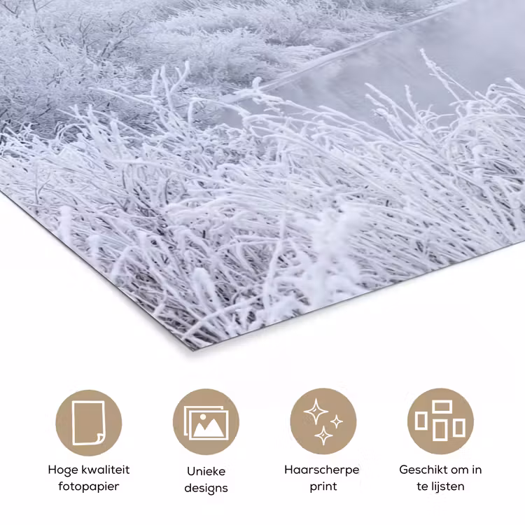 Rivier - Sneeuw - Bos - Winter - Schilderachtig poster papier klein -closeup_NL