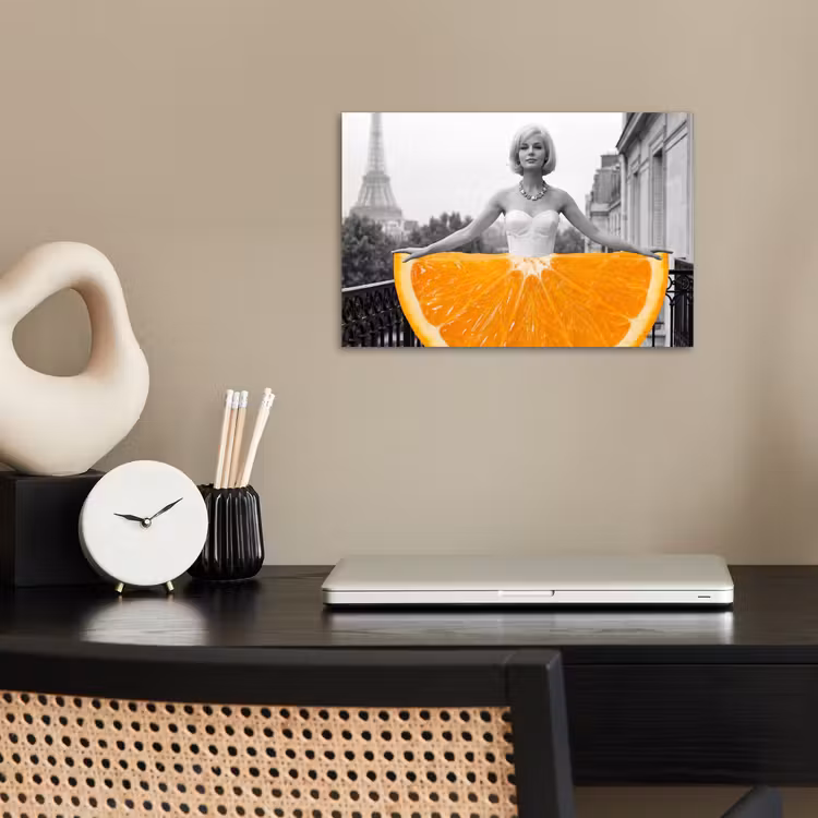 Sinaasappel - Eiffeltoren - Vrouw poster papier klein -sfeer1