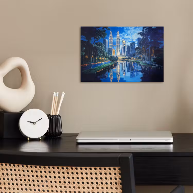 Stad Kuala Lumpur - Skyline - Wolkenkrabbers - Water poster papier klein -sfeer1
