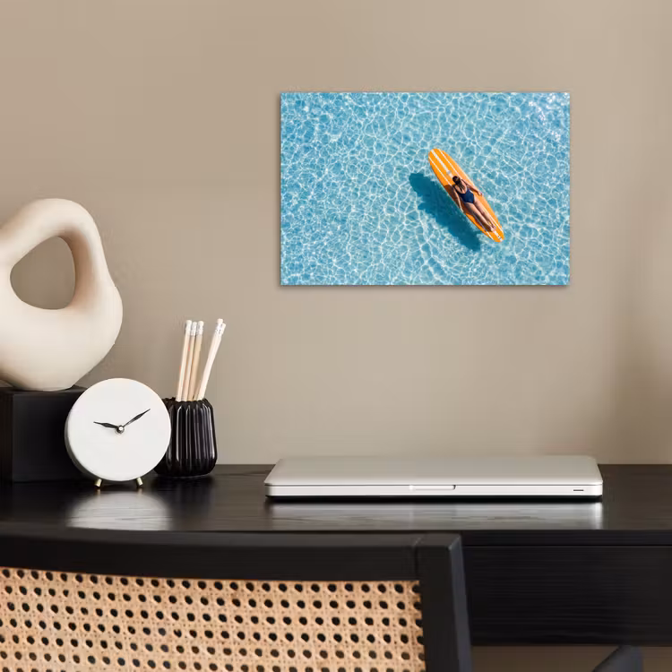 Surfboard - Water - Badpak - Oranje poster papier klein -sfeer1