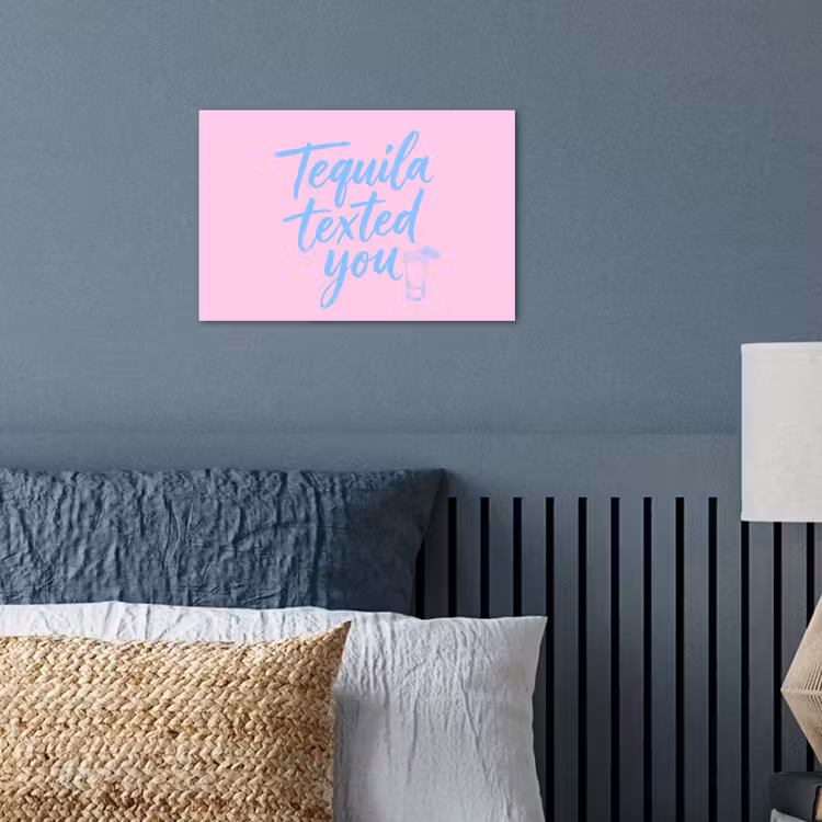 Tequila texted you - Roze - Blauw poster papier klein -sfeer2