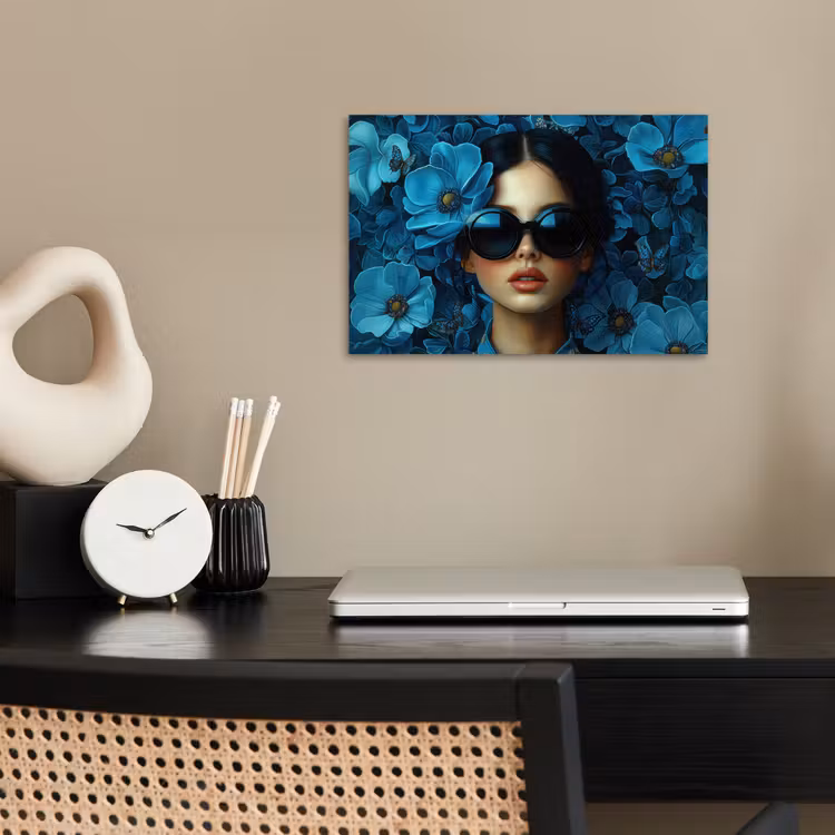 Vrouw - Bloemen - Blauw - Aesthetic - Luxe poster papier klein -sfeer1