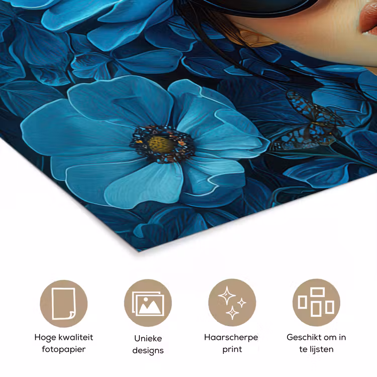 Vrouw - Bloemen - Blauw - Aesthetic - Luxe poster papier klein -closeup_NL