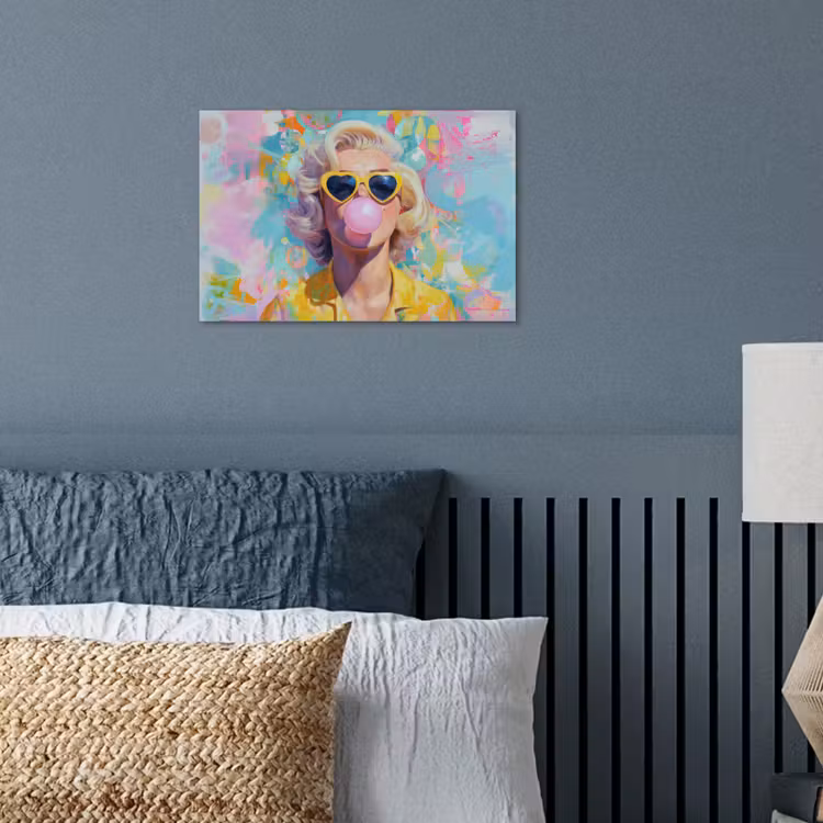 Vrouw - Blond - Roze kauwgom - Kleurrijk - Pastel poster papier klein -sfeer2