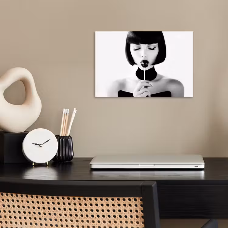 Vrouw - Lolly - Zwart - Wit poster papier klein -sfeer1