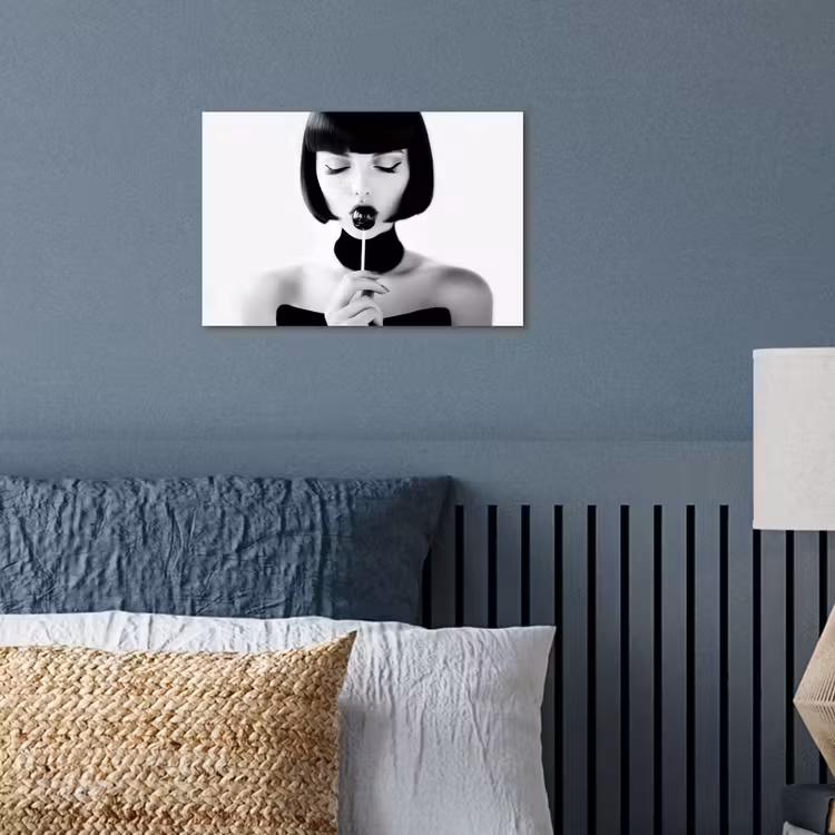 Vrouw - Lolly - Zwart - Wit poster papier klein -sfeer2