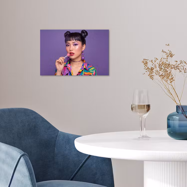 Vrouw - Portret - Make-up - Paars - Levendig poster papier klein -sfeer3