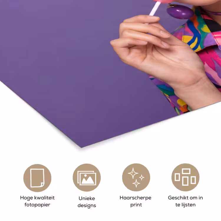 Vrouw - Portret - Make-up - Paars - Levendig poster papier klein -closeup_NL