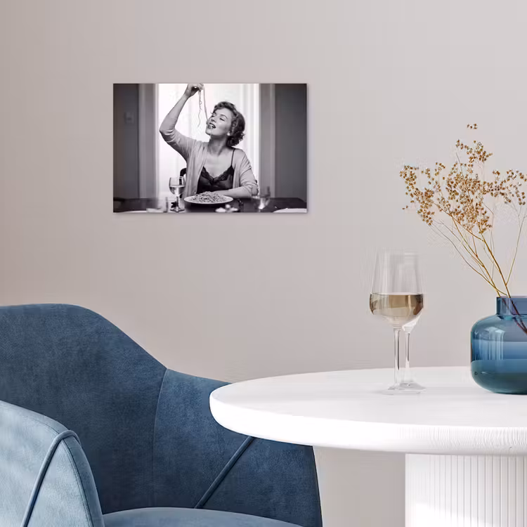 Vrouw - Spaghetti - Zwart - Wit poster papier klein -sfeer3