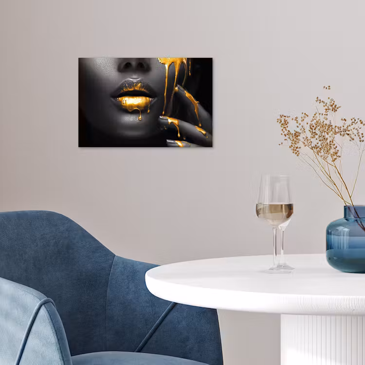 Vrouw - Zwart - Goud - Gezicht - Lippen poster papier klein -sfeer3