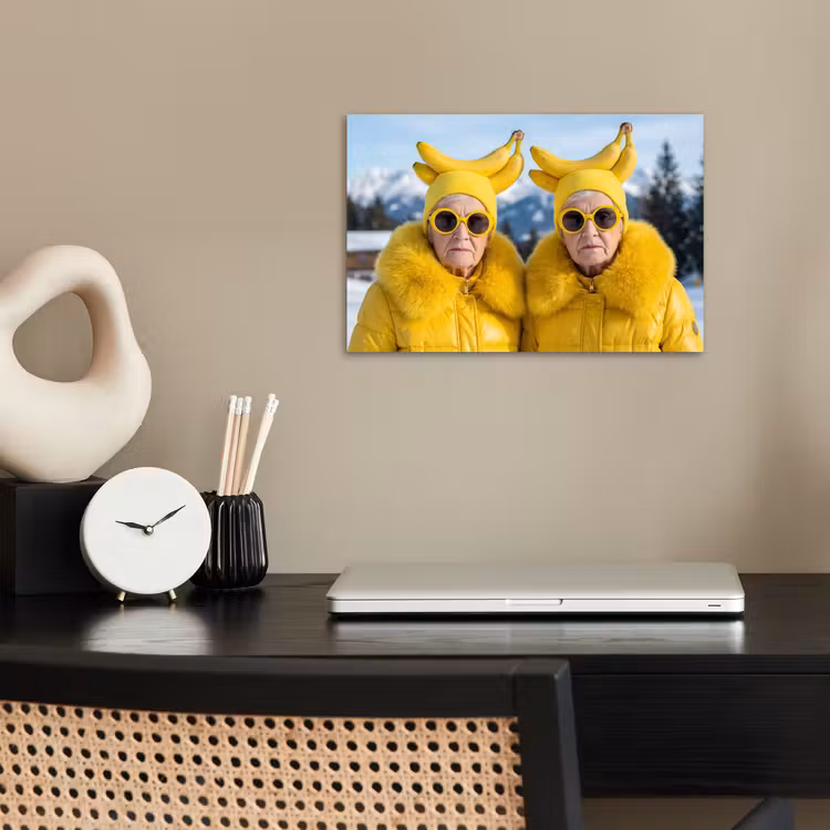 Vrouwen - Bananen - Geel poster papier klein -sfeer1