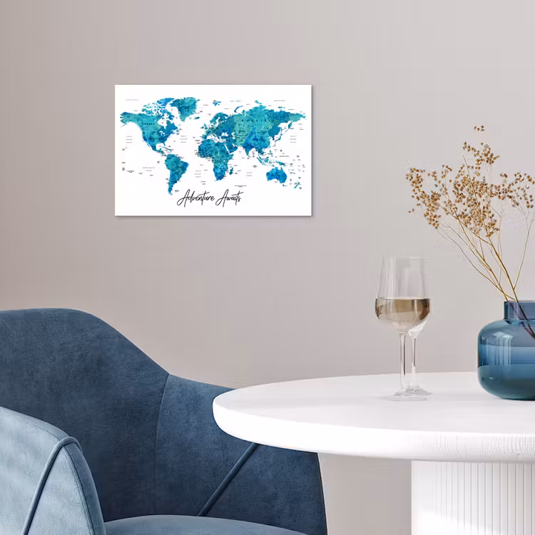 Wereldkaart - Blauw - Kleurrijk poster papier klein -sfeer3