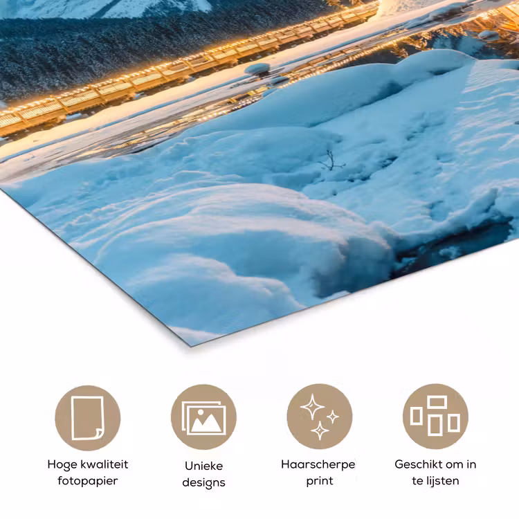 Winterlandschap - Natuur - Huis - Bergen - Sneeuw poster papier klein -closeup_NL