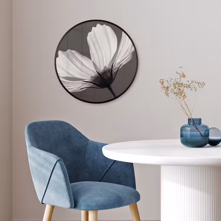 Bloem - Minimalistisch - Zwart - Wit Fotolijst rond zonder passe partout klein -sfeer2