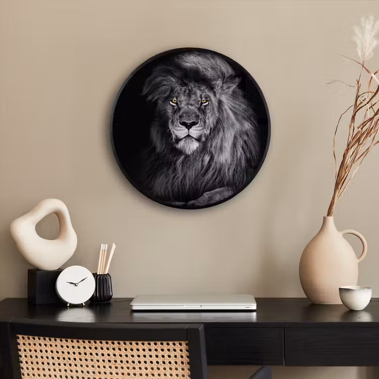 Leeuw - Ogen - Oranje - Zwart wit - Dieren - Portret Fotolijst rond zonder passe partout klein -sfeer1
