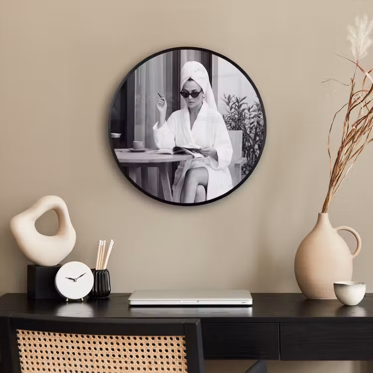 Modern - Vrouw - Zwart - Wit Fotolijst rond zonder passe partout klein -sfeer1