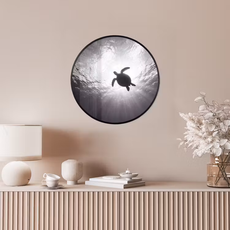 Schildpad - Onderwater - Lichtstralen - Oceaan - Zwart-wit Fotolijst rond zonder passe partout klein -sfeer3