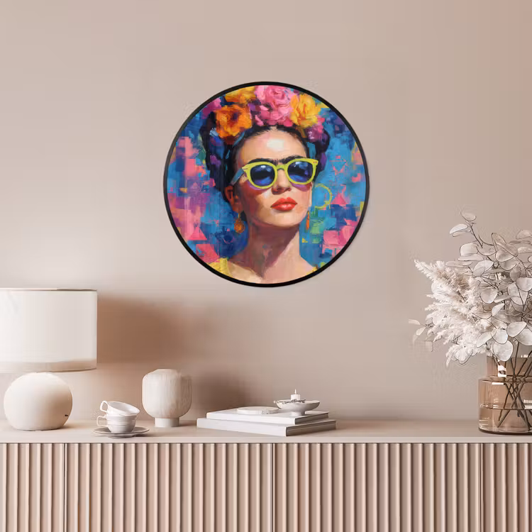 Vrolijk portret - Vrouw - Bloemenkroon Fotolijst rond zonder passe partout klein -sfeer3