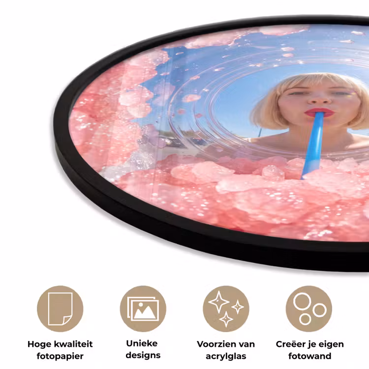 Vrouw - Drank - Zomer - Roze - Blauw Fotolijst rond zonder passe partout klein -closeup_NL
