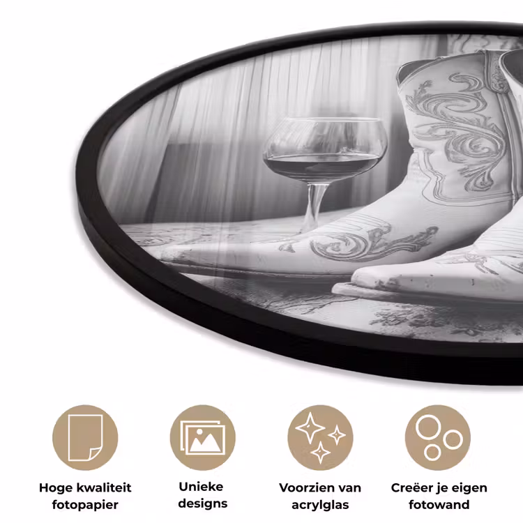 Wijn - Cowboylaarzen - Raamlicht - Wit Fotolijst rond zonder passe partout klein -closeup_NL