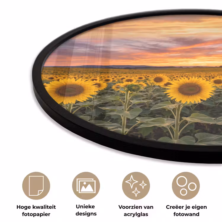 Zonnebloemen - Heuvellandschap - Geel Fotolijst rond zonder passe partout klein -closeup_NL
