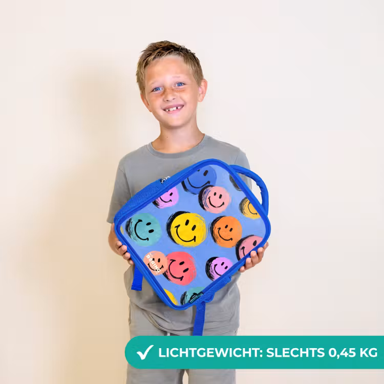 Een speels en kunstzinnig patroon van kleurrijke smileys Kinderrugzak - Blauw middel -sfeer1_NL