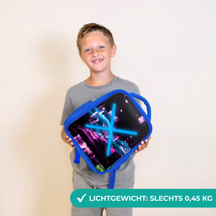 Felblauw kruis boven een nachtelijke straat Kinderrugzak - Blauw middel -sfeer1_NL