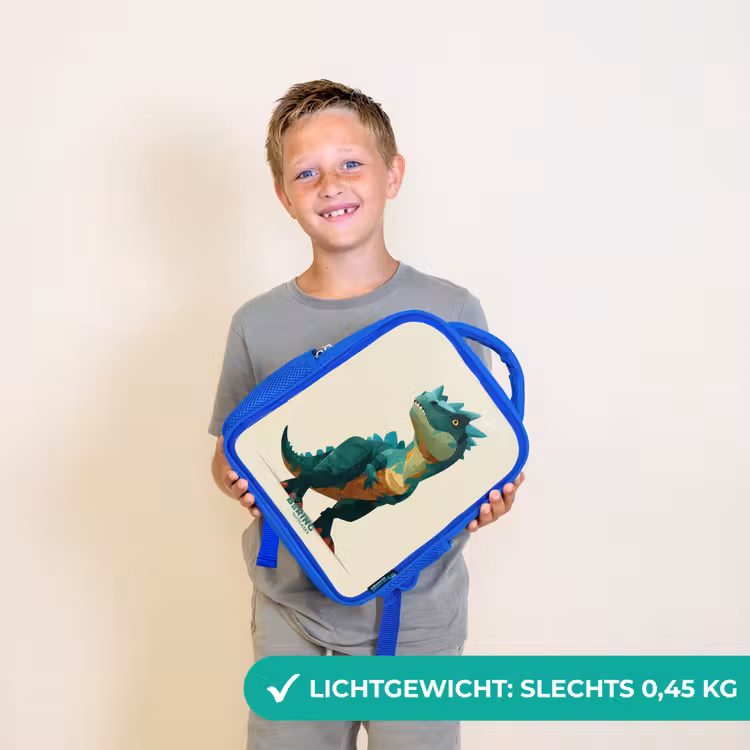 Gehoornde dino met scherpe blik Kinderrugzak - Blauw middel -sfeer1_NL