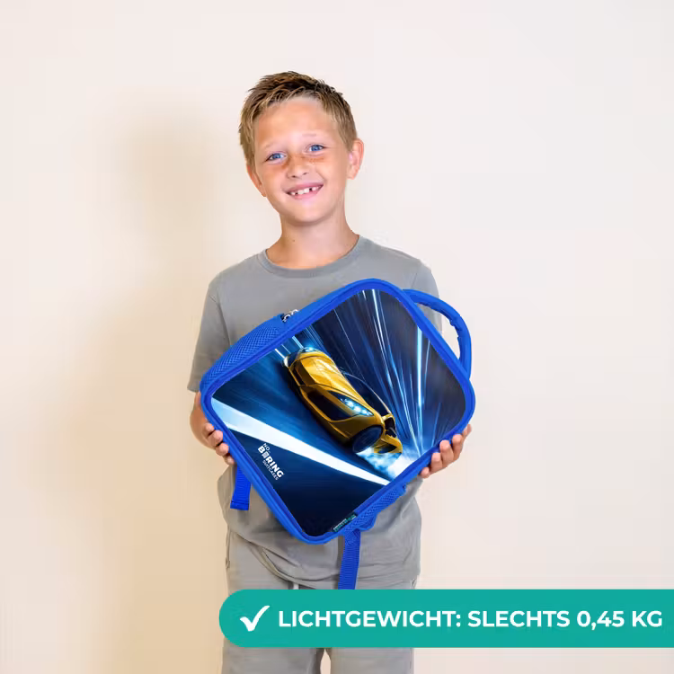 Gele sportwagen in lichttunnel van snelheid Kinderrugzak - Blauw middel -sfeer1_NL