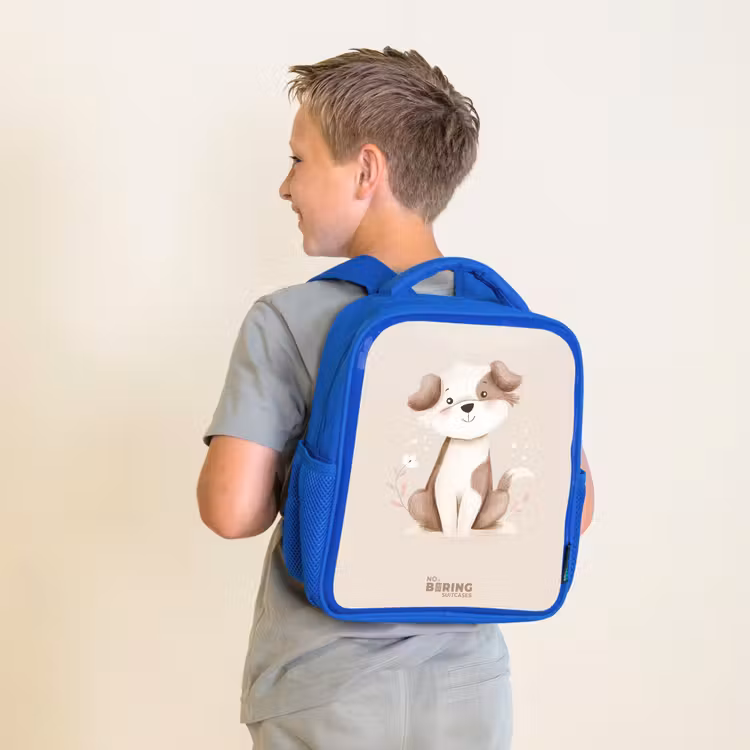 Hond in de kleuren bruin en beige Kinderrugzak - Blauw middel -sfeer2