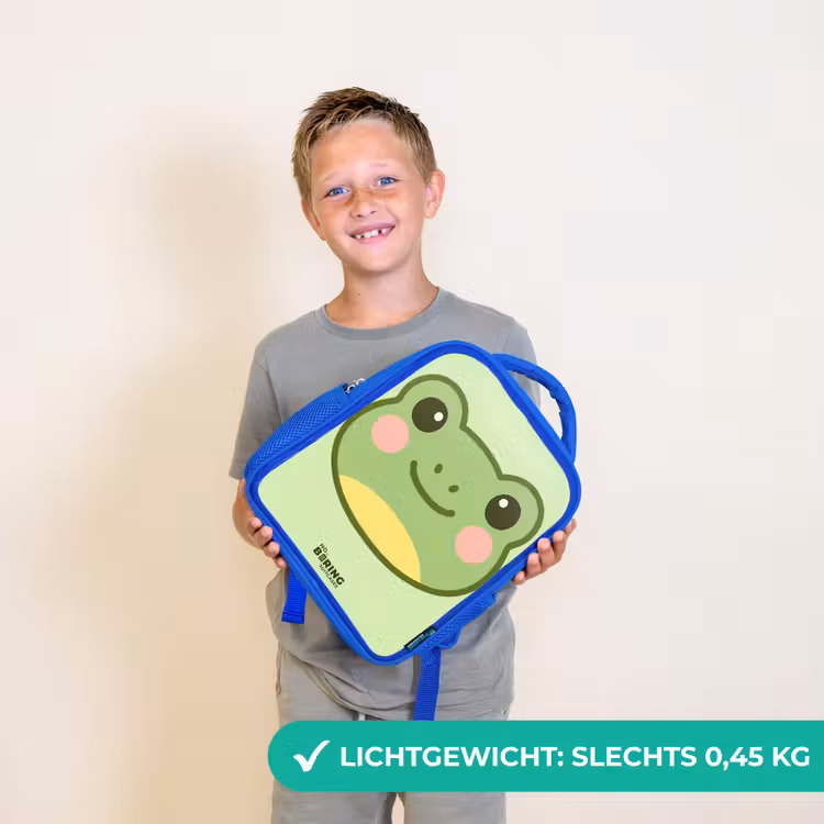 Kawai - Kikker - Groen Kinderrugzak - Blauw middel -sfeer1_NL