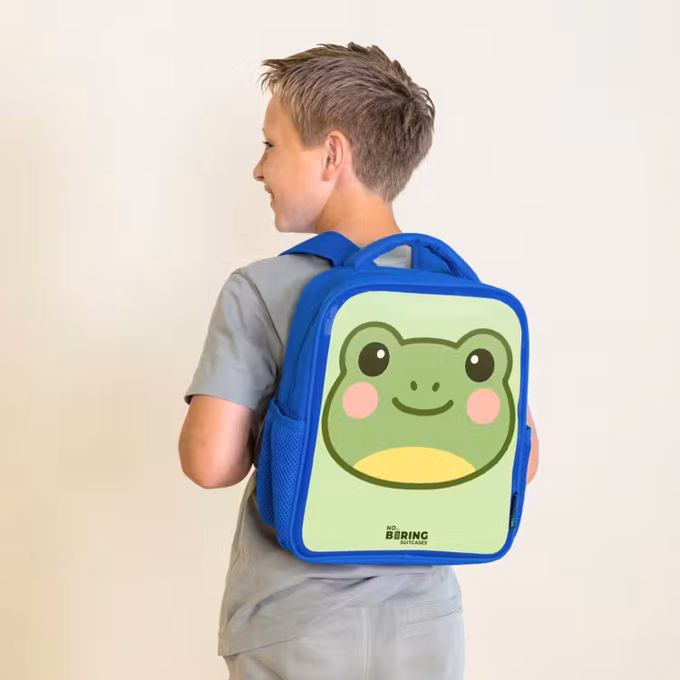 Kawai - Kikker - Groen Kinderrugzak - Blauw middel -sfeer2