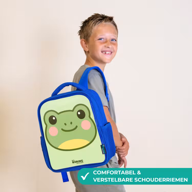 Kawai - Kikker - Groen Kinderrugzak - Blauw middel -sfeer3_NL